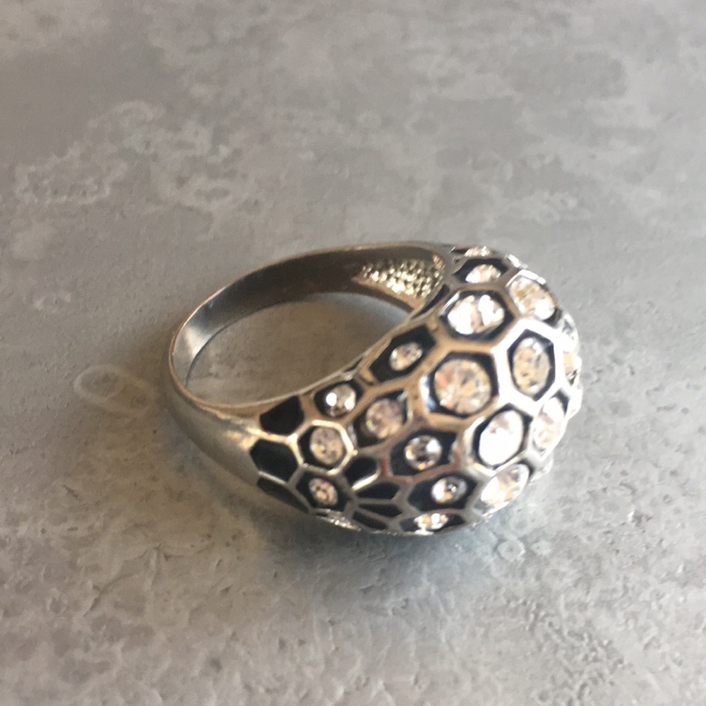 Ann Taylor LOFT sparkly cocktail ring. Sz 8 - Picture 2 of 4